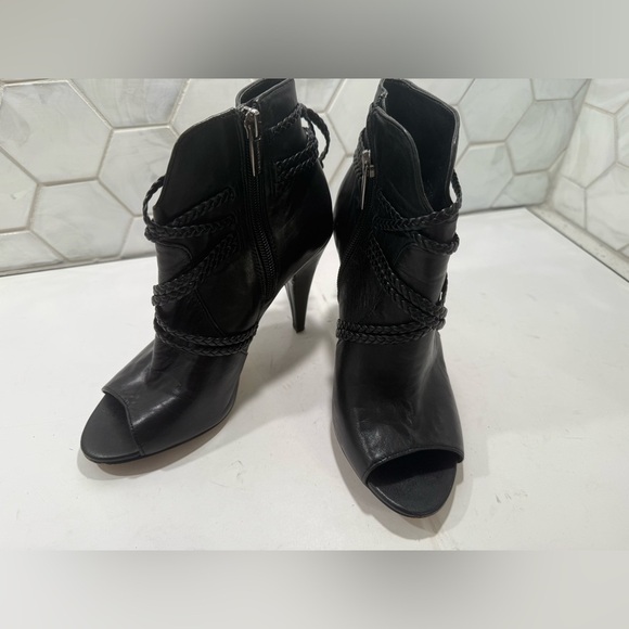 Vince Camuto Black Leather ASTAN Booties Peep Toe Tassel Size 5.5 Stiletto - Picture 6 of 10